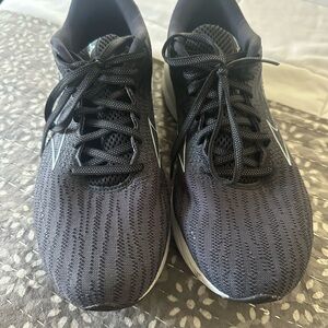 Mizuno Black Athletic Shoes with Textured Upper and Performance Design